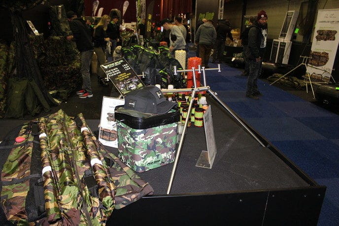 Lange rij voor toegang Karperbeurs - Foto: Eigen geleverde foto