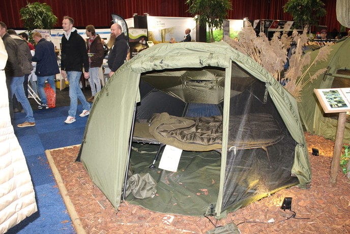 Lange rij voor toegang Karperbeurs - Foto: Eigen geleverde foto