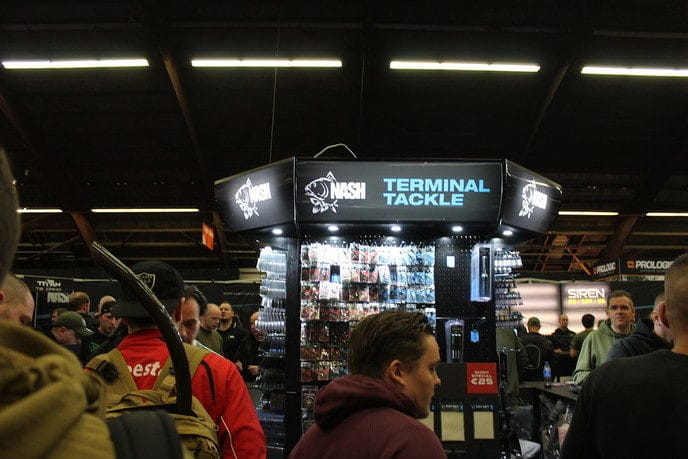 Lange rij voor toegang Karperbeurs - Foto: Eigen geleverde foto