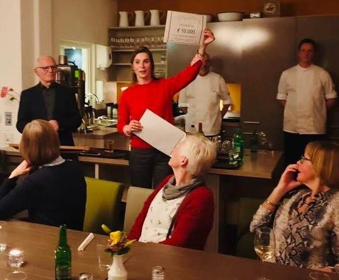 Cheque van € 10.000,- voor de Imminkhoeve - Foto: Eigen geleverde foto