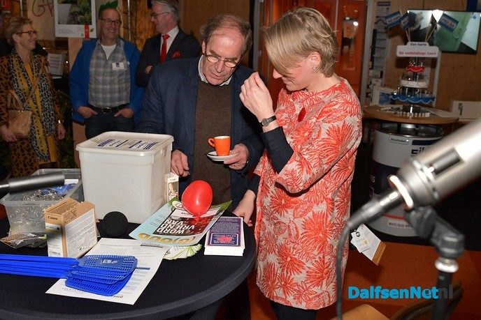 Burgemeester Erica van Lente heeft de Damitobeurs geopend - Foto: Johan Bokma