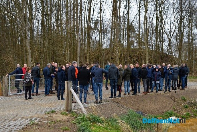 Gedeputeerde en Waterschapbestuurder openen gemaal De Broekhuizen en Dalfserveldwetering - Foto: Johan Bokma
