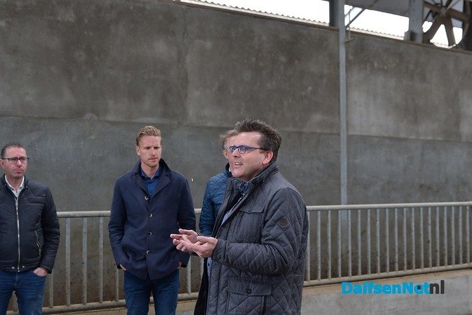 VVD-Europarlementariër Huitema onder indruk van zonnestroomproject Vinkenbuurt - Foto: Johan Bokma