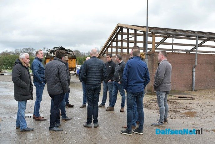 VVD-Europarlementariër Huitema onder indruk van zonnestroomproject Vinkenbuurt - Foto: Johan Bokma