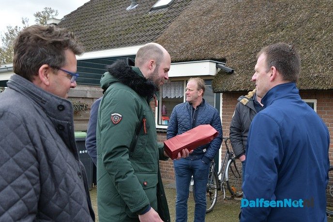 VVD-Europarlementariër Huitema onder indruk van zonnestroomproject Vinkenbuurt - Foto: Johan Bokma