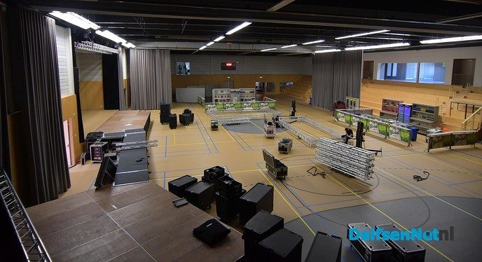 De opbouw in Trefkoele+ Live, The U2 Tribute & RUV in volle gang - Foto: Johan Bokma