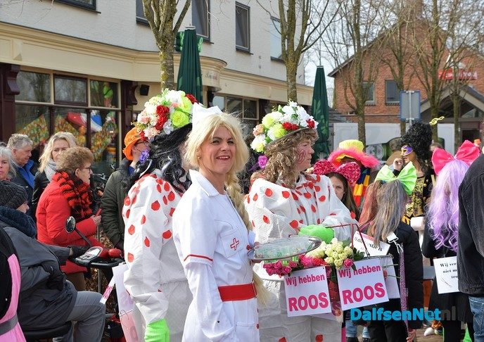 Grote Lemelerveldse Carnavalsoptocht trekt veel publiek - Foto: Johan Bokma