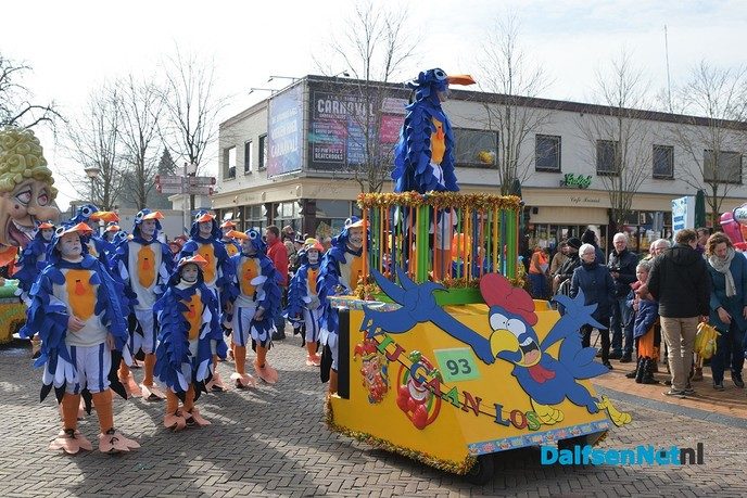 Grote Lemelerveldse Carnavalsoptocht trekt veel publiek - Foto: Johan Bokma