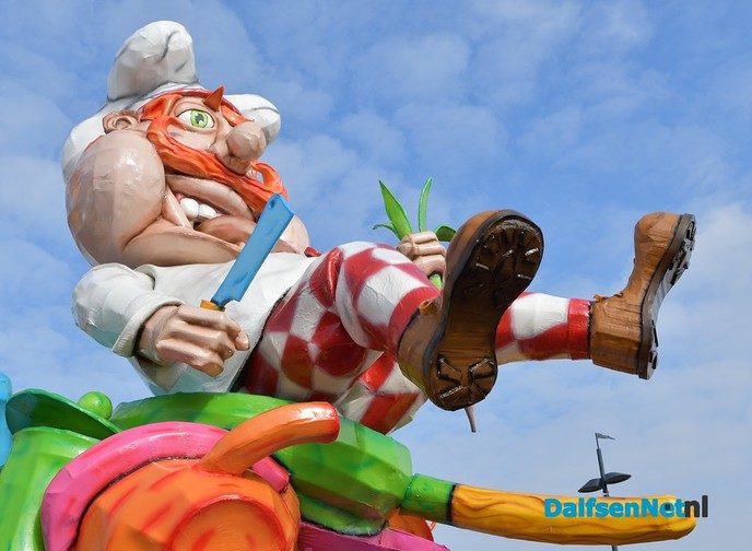 Grote Lemelerveldse Carnavalsoptocht trekt veel publiek - Foto: Johan Bokma