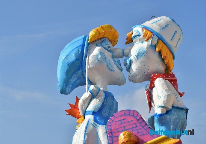 Grote Lemelerveldse Carnavalsoptocht trekt veel publiek - Foto: Johan Bokma