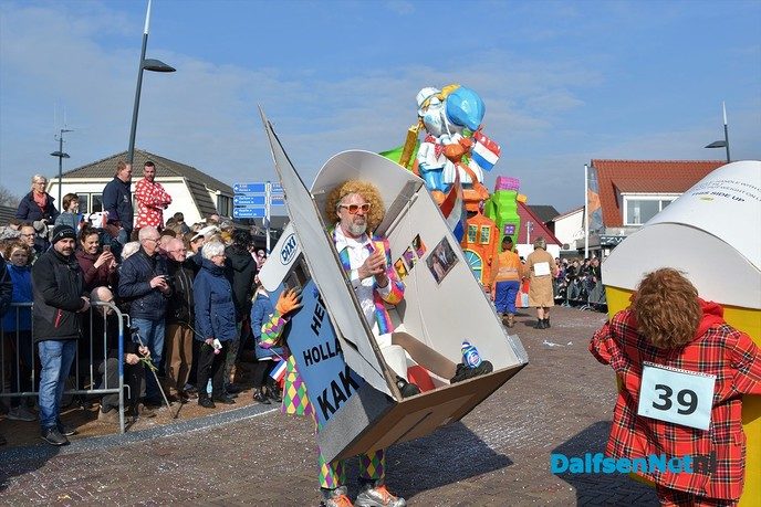 Grote Lemelerveldse Carnavalsoptocht trekt veel publiek - Foto: Johan Bokma