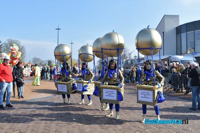 Grote Lemelerveldse Carnavalsoptocht trekt veel publiek - Foto: Johan Bokma