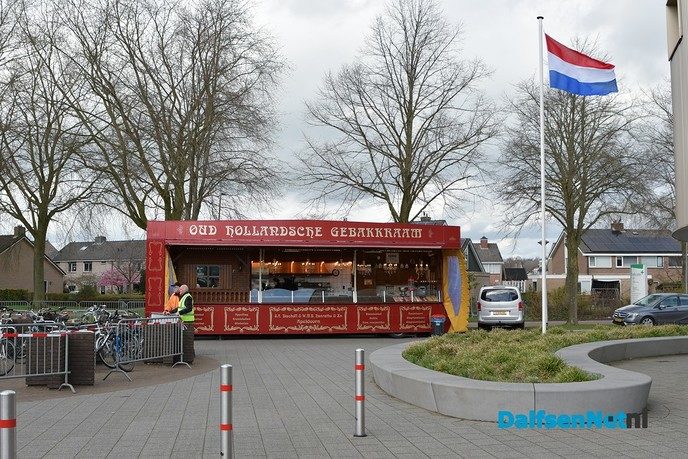 Burgemeester Erica van Lente heeft de Damitobeurs geopend - Foto: Johan Bokma