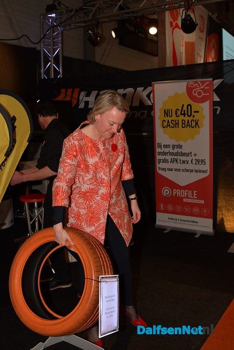 Burgemeester Erica van Lente heeft de Damitobeurs geopend - Foto: Johan Bokma