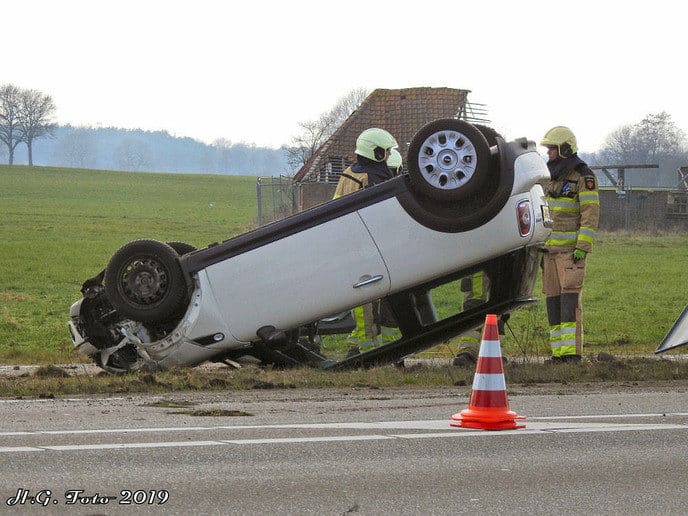 Auto ramt verkeersbord en snelheids indicatie bord