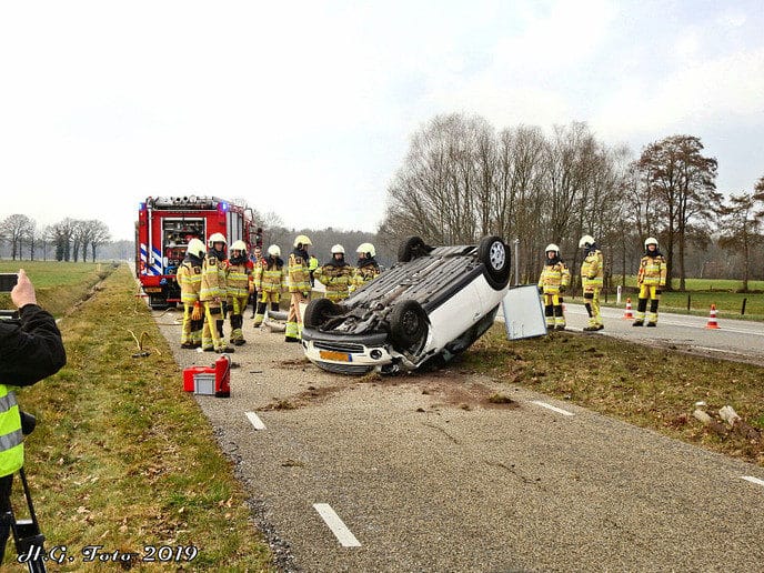 Auto ramt verkeersbord en snelheids indicatie bord