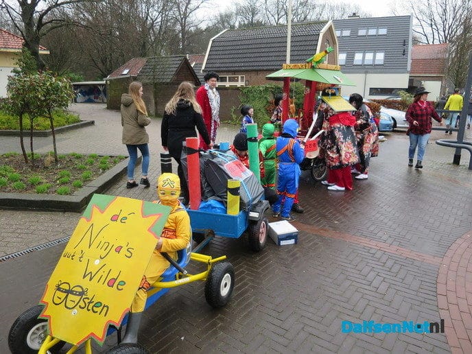 Een grootse optocht in Hoonhorst - Foto: Wim
