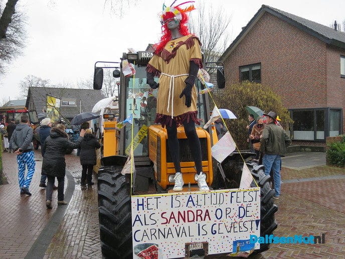 Een grootse optocht in Hoonhorst - Foto: Wim