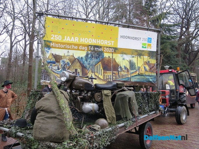 Een grootse optocht in Hoonhorst - Foto: Wim