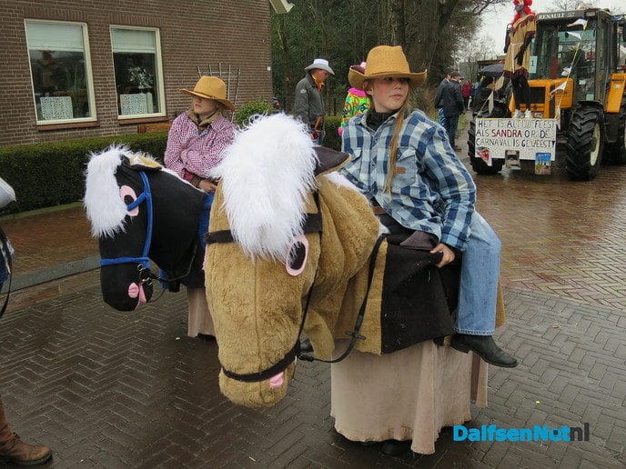 Een grootse optocht in Hoonhorst - Foto: Wim