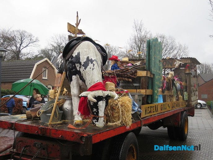 Een grootse optocht in Hoonhorst - Foto: Wim