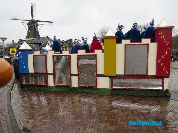 Een grootse optocht in Hoonhorst - Foto: Wim