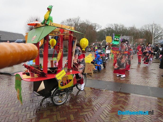 Een grootse optocht in Hoonhorst - Foto: Wim