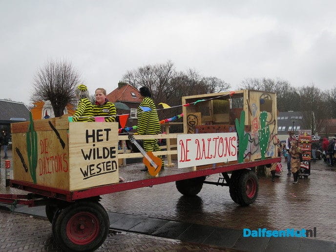 Een grootse optocht in Hoonhorst - Foto: Wim