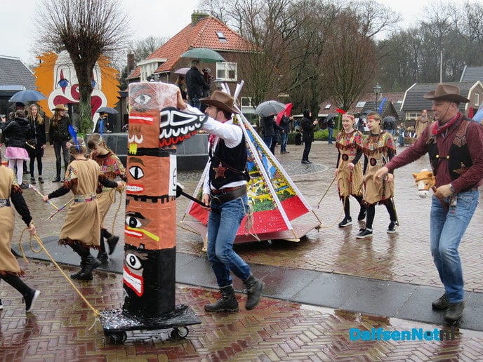 Een grootse optocht in Hoonhorst - Foto: Wim