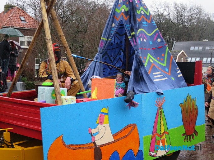 Een grootse optocht in Hoonhorst - Foto: Wim