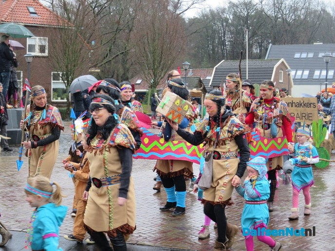 Een grootse optocht in Hoonhorst - Foto: Wim