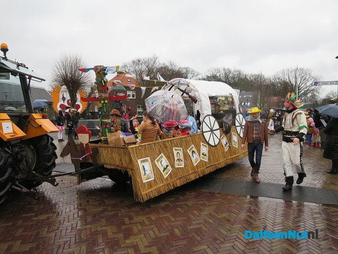 Een grootse optocht in Hoonhorst - Foto: Wim