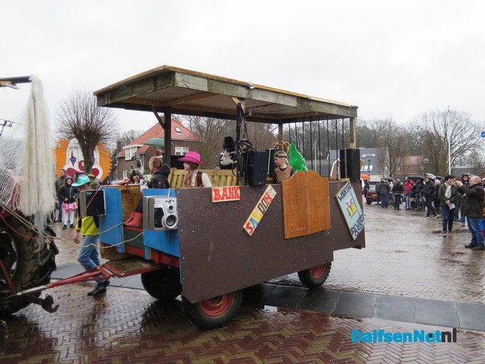 Een grootse optocht in Hoonhorst - Foto: Wim