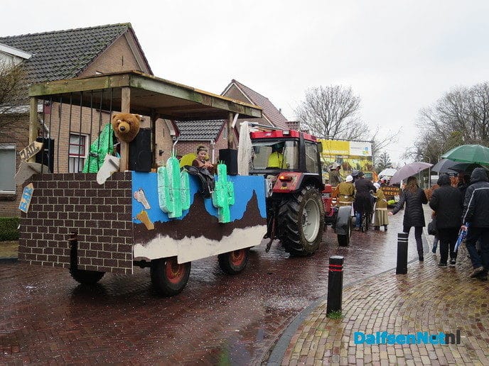 Een grootse optocht in Hoonhorst - Foto: Wim
