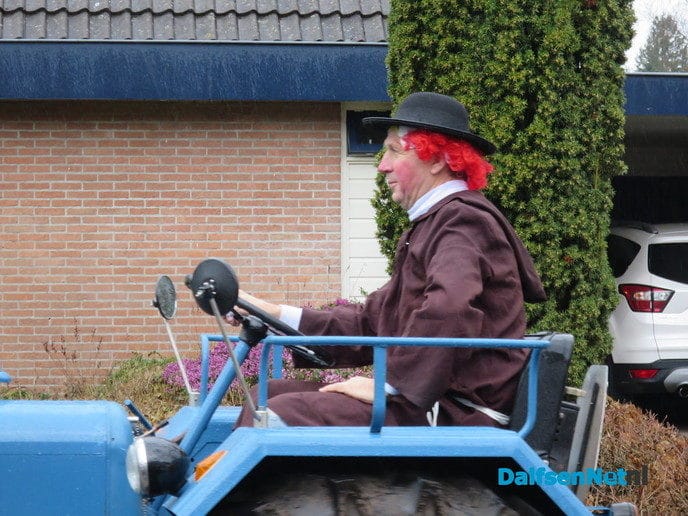 Een grootse optocht in Hoonhorst - Foto: Wim