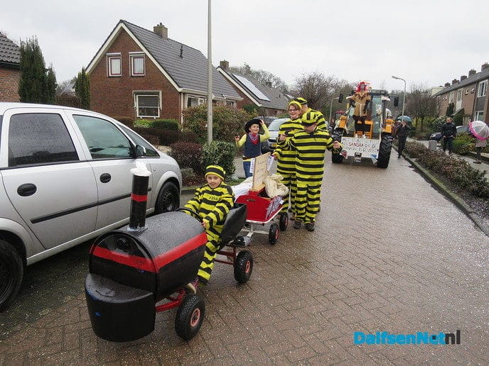 Een grootse optocht in Hoonhorst - Foto: Wim