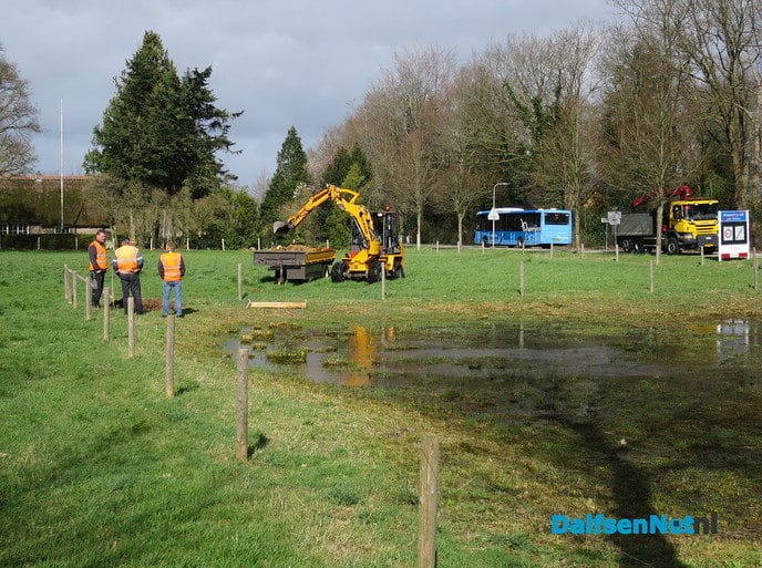 Ook Hoonhorst kreeg een notenboom - Foto: Wim