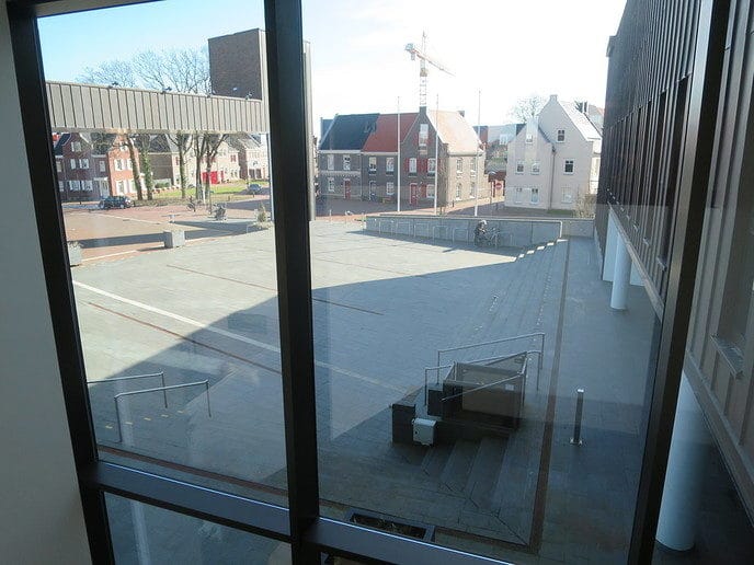 Voorplein gemeentehuis vraagt een grondige aanpak