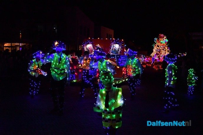 Duizenden bezoekers bij Multilight Verlichte Optocht Lemelerveld - Foto: Johan Bokma