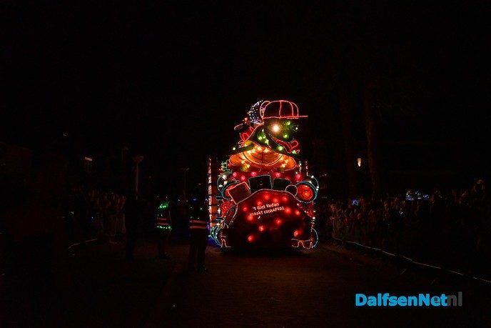 Duizenden bezoekers bij Multilight Verlichte Optocht Lemelerveld - Foto: Johan Bokma