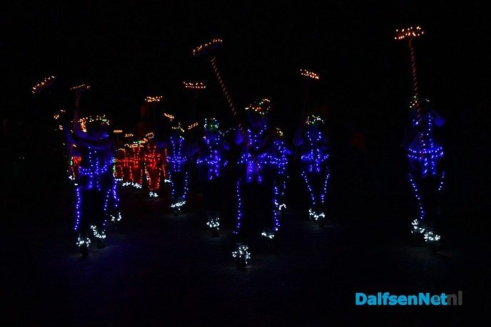 Duizenden bezoekers bij Multilight Verlichte Optocht Lemelerveld - Foto: Johan Bokma