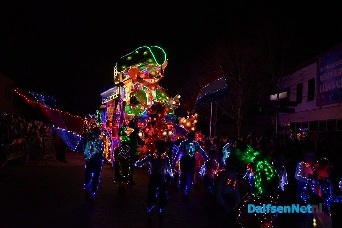 Duizenden bezoekers bij Multilight Verlichte Optocht Lemelerveld - Foto: Johan Bokma