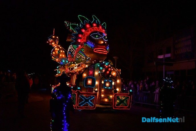 Duizenden bezoekers bij Multilight Verlichte Optocht Lemelerveld - Foto: Johan Bokma