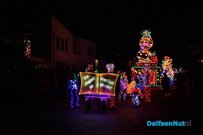 Duizenden bezoekers bij Multilight Verlichte Optocht Lemelerveld - Foto: Johan Bokma