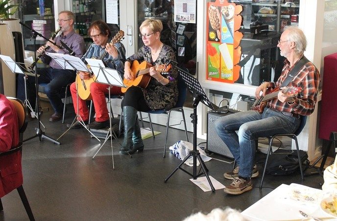 Dorcas houdt van muziek - Foto: Eigen geleverde foto