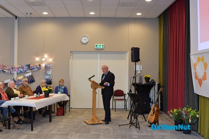 Burgemeester Erica van Lente bezoekt jubileumbijeenkomst van de Zonnebloem - Foto: Johan Bokma