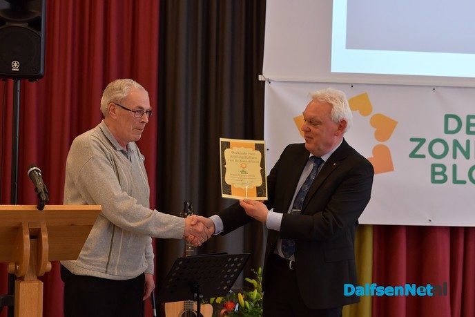 Burgemeester Erica van Lente bezoekt jubileumbijeenkomst van de Zonnebloem - Foto: Johan Bokma