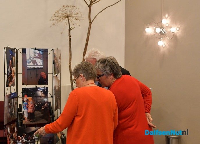 Burgemeester Erica van Lente bezoekt jubileumbijeenkomst van de Zonnebloem - Foto: Johan Bokma