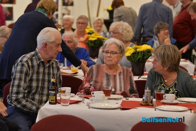 Burgemeester Erica van Lente bezoekt jubileumbijeenkomst van de Zonnebloem - Foto: Johan Bokma