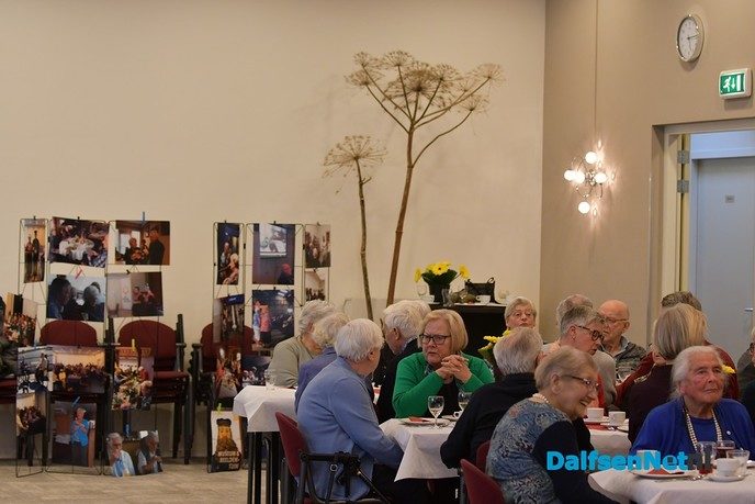 Burgemeester Erica van Lente bezoekt jubileumbijeenkomst van de Zonnebloem - Foto: Johan Bokma
